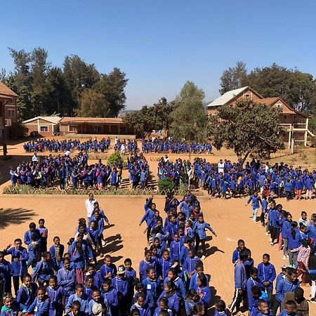 Lycee Picot De Cloriviere Dont Les Revenus Financent L'Education Des Eleves Lägenhet Antsirabe Exteriör bild